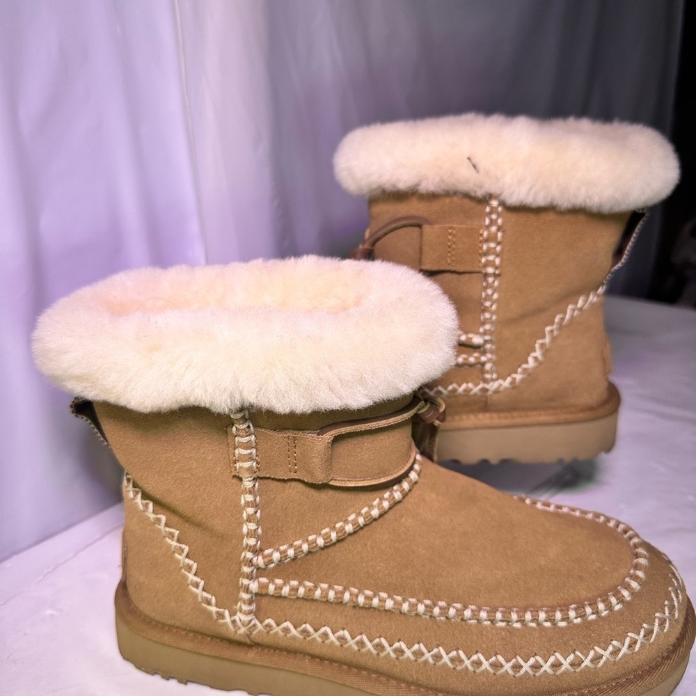 UGG Tan Winter Boots with Cream Fur - Picture 2 of 7
